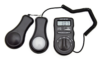 DT-1300 Люксметр